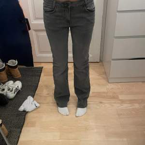 Superfina jeans, använda fåtal gånger och är i superbra skick! Säljer pga att jag inte får användning för de! 