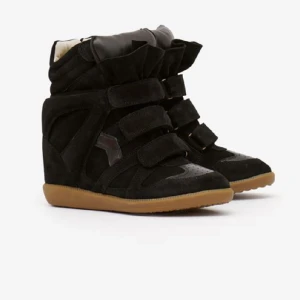 Isabel marant skor🤩 - Super snygga isabel marant skor, har använda defekter därav priset❤️öppen för byten 