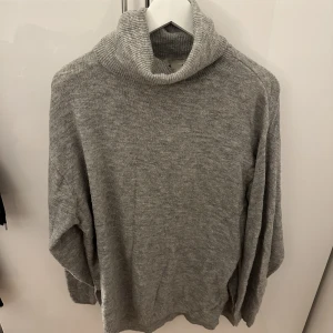 Lång mysig tjocktröja - Fint skick, mysig och varm🤍