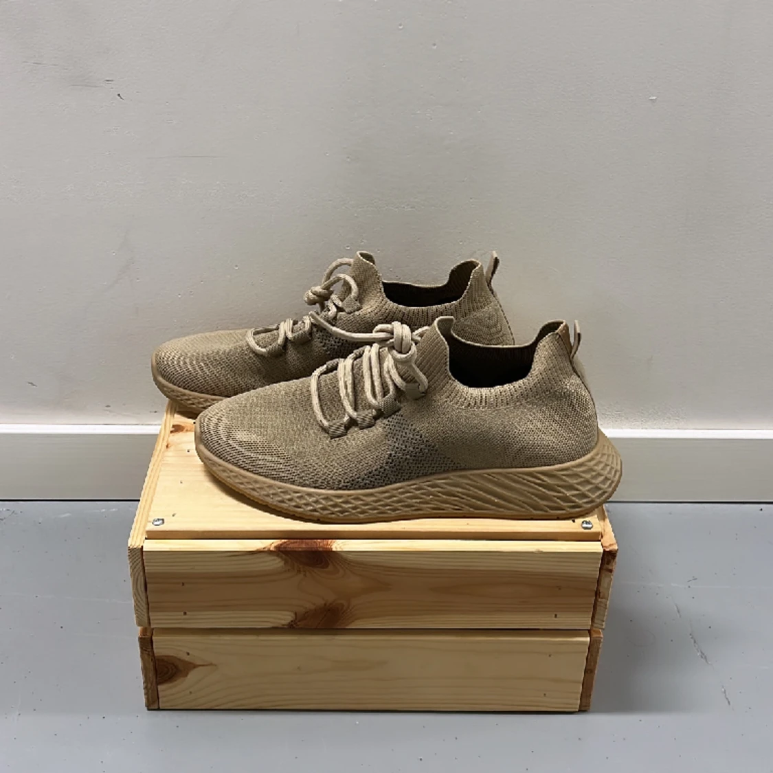 Helt nya sneakers - 90