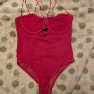 Rosa Body - Denna coola body från Zara har aldrig använts bara prövats på grund av att den var för liten💕