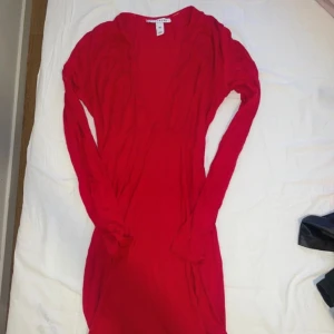 Röd klänning  - Röd klänning 