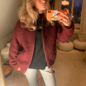 Jacka - Relativt varm vinröd jacka❤️❤️ 