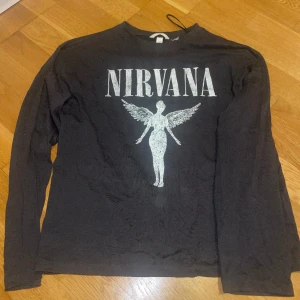 Nirvana långärmad - långärmad Nirvana tröja från hm. använd en gång. inga defekter