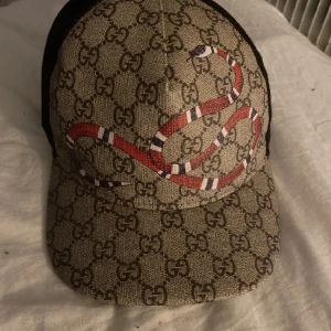 Gucci keps - Nästan helt ny