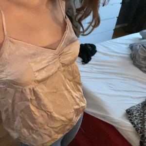Odd Molly linne  - Super gulligt Odd molly i 100% silke (därav lite högre pris). Den är lite mer gammelrosa än vad som syns på bild 🥰