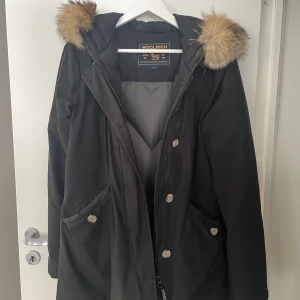 Woolrich jacka - Jacka Woolrich storlek L,passar M. Skriv för fler bilder 
