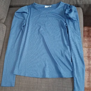 Tröja från Vila. - Köpt för 150kr. Aldrig använd