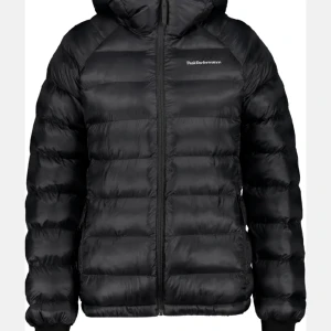 Peak performance jacka  - Peak jacka i dammodell. Använd en vinter, och i bra skick 💓