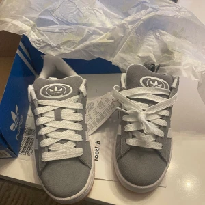 Adidas campus 00s j - Säljer nu ett par helt nya campus, kvitto finns och ingår samt box. Bara skriva om du har några frågor😁