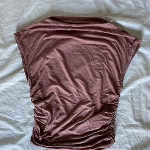 Rosa topp - Nude rosa topp från Gina tricot, endast använd 2 gånger.