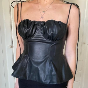 Skinntopp - As cool skinntopp, perfekt till fest❤️