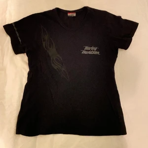 Harley Davidson tee - Skitsnygg Harley Davidson tee, köpte den second hand men den är i perfekt skick😺🙏