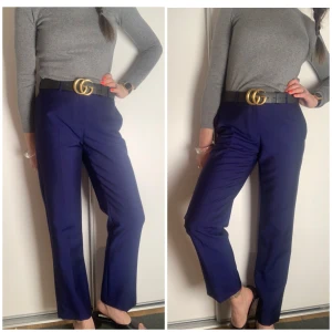 Acne Studios kostymbyxor i Ull o Mohair  - I perfekt skick - som nya   Helt fantastiska byxor som passar till så mycket i så många sammanhang. Vacker lyster i tyget och trots att tyget är ganska tunt så är de varma pga matrialsammansättningen