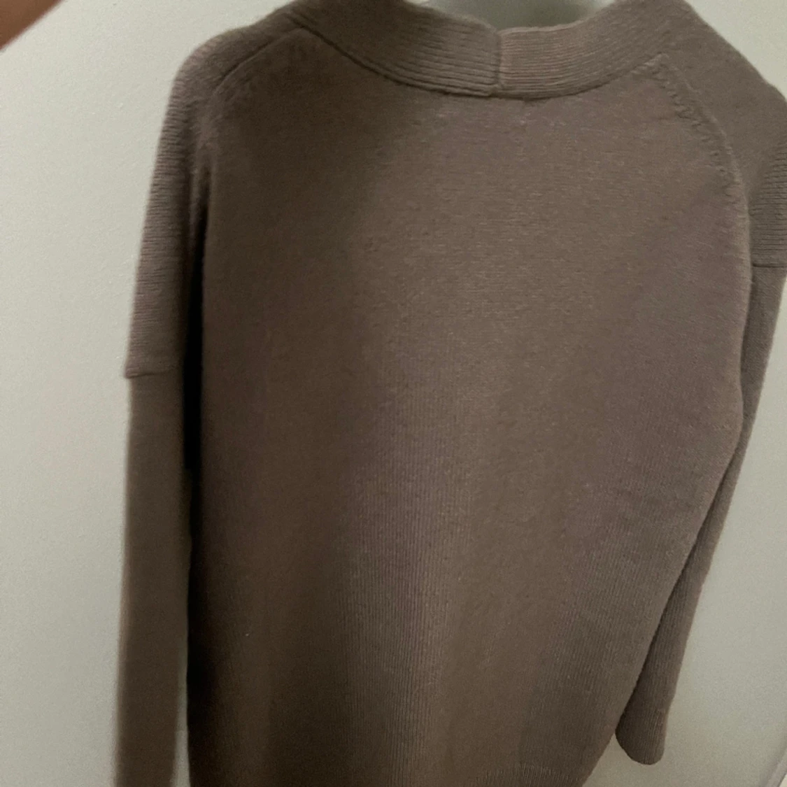 Brun stickad tröja - 90