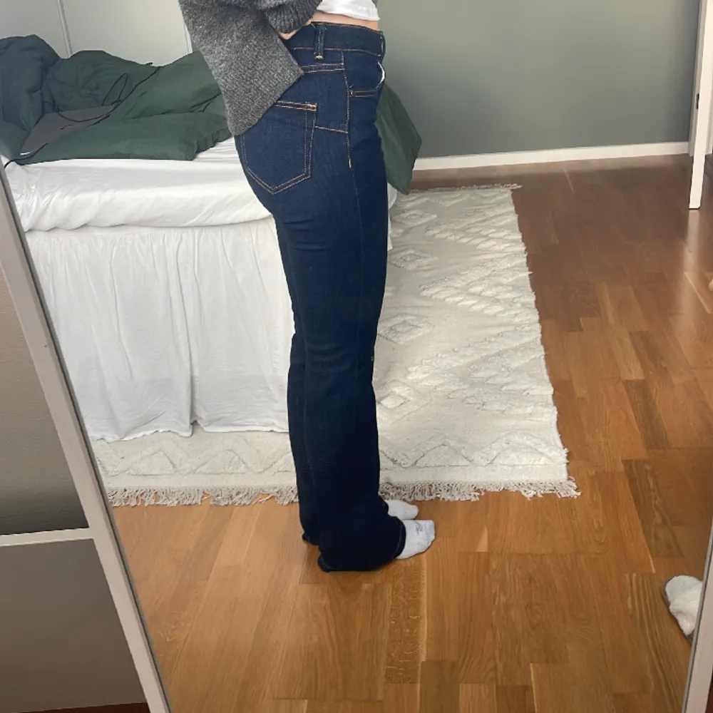 Bootcut jeans - zara - storlek 36 - jag är 170 . Jeans & Byxor.