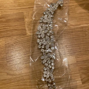 Hårsmycke  - Jätte fin hårsmycke! Helt ny! Perfekt inför bal/brölop. 