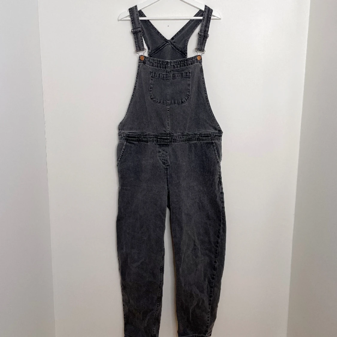 Svarta hängselbyxor 