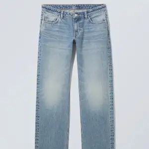 Jeansen är i nyskick o aldrig använd eftersom de är för korta för mig🤍Nypris: 590