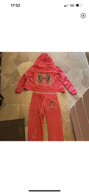 Juicy set - Man får båda och dem sitter fint och är väldigt bekväma på