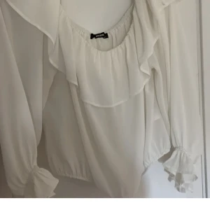 Blus  - Säljer denna blus i storlek L för 150kr plus frakt.