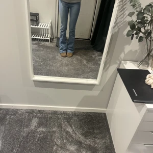 Bootcut jeans 💕💕 - Typ mid waist bootcut jeans från pull&bear som är så sköna💕 Använda Max 2 ggr❤️