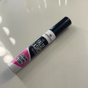 Mascara  - Mascara från essence som aldrig blivit använd