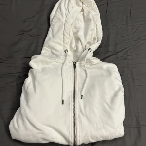 Zip Hoodie - Tröja från lager 157 knappt använd.  Storlek M men skulle säga att den passar S bättre 