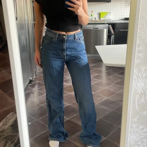 Jeans - Jeans från Monki som inte används pga förstora. Bra skick 💘 (jag är 160 cm)