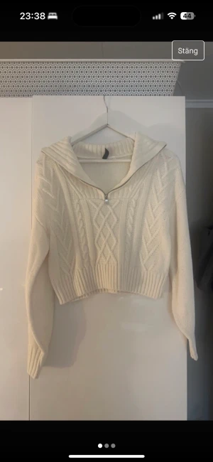 Stickad  - Stickad tröja med halv dragkedja🍁❤️‍🔥