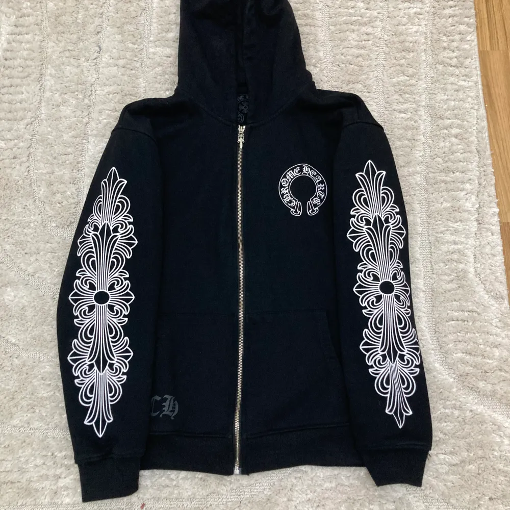 Rep don’t really wanna sell but give a price suggestion anyway . Hoodies.