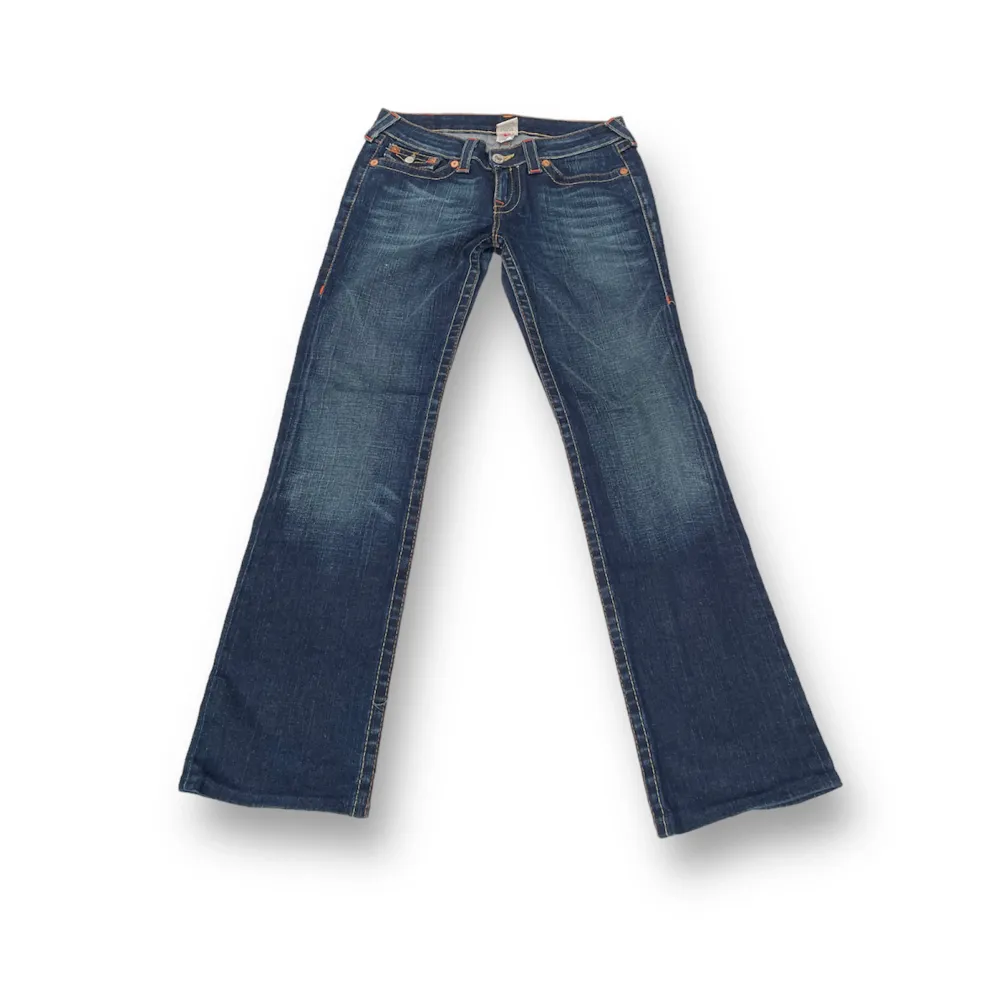 Väldigt fina true religon jeans i modellen ”Billy” tag: storlek 29, vid frågor om mått, bilder etc tveka inte på att kontakta!✌️. Jeans & Byxor.