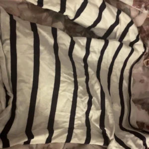 Off shoulder randig  - Säljer denna jätte fina Off shoulder tröjan 