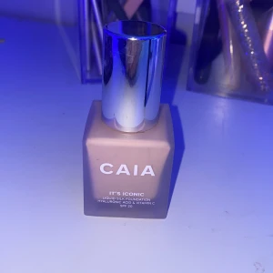 Caia foundation  - Denna var för ljus för mig ca 70% kvar i färgen 1N🩷