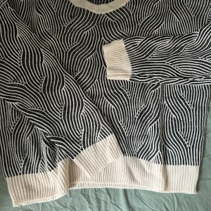 Stickad tröja - Mjuk ny tröja i storlek M-L