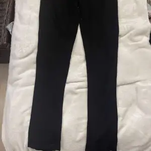 Ett par svarta byxor i storlek XS Från lager 157 Använd ett fåtal gånger 