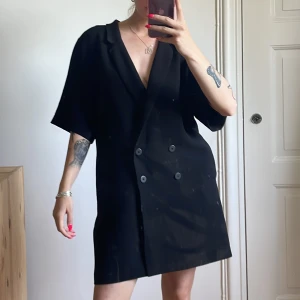 Kavajklänning - Superfin klänning (med fickor) från H&M trend. Jag är en XS/171.