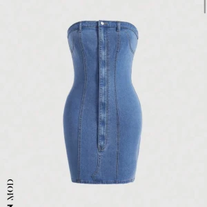 Jeansklänning - En jeansklänning som tyvärr är för stor för mig! Aldrig använd, bara testad ✨ Skriv för egna bilder.