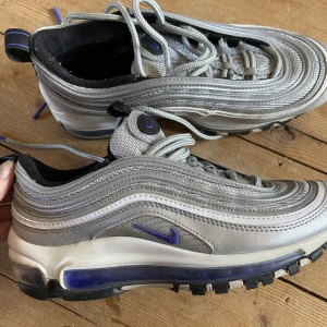 Sneakers - Säljer mina supersnygga Nike air max 97 då de är för små💔 I nyskick, bara använda ett fåtal gånger! Luften är kvar i dem.