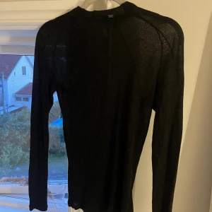 Genomskinlig topp - Säljer denna fina toppen💕använd fåtal gånger 