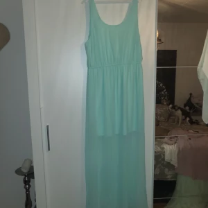 Klänning - Klänning från gina tricot