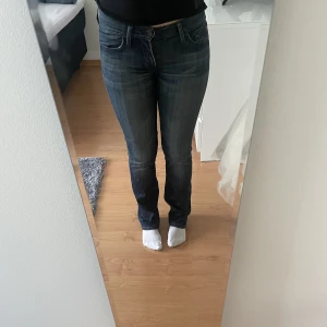 Jeans  - Skitsnygga jeans tyvärr försmå för mig, ett hål på insidan av låret som jag har sytt för, inget som syns 