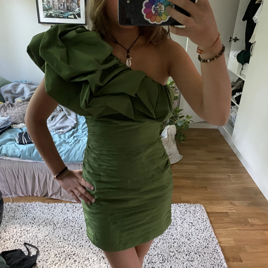 Grön klänning one shoulder - 90