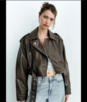 Zara skinjacka grön  - Gillar inte den längre köpte den förra månaden har använt den Max två gånger, köpte den för 699kr