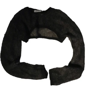 Cropped svart tröja  - Acubi eller grunge style tröja! Väldigt skön och bara använd 3 gånger, skriv för mer info!