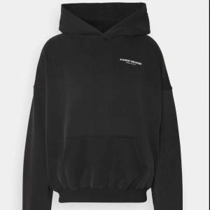 Unisex hoodie med snyggaste passformen från WRSTBHVR!! Nypris ca 900, passar perfekt på mig som är en S