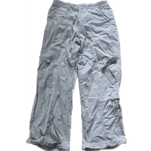 Y2k Cargo byxor - Skitsnygga cargo pants från Urban outfitters! Jättebra skick då jag bara använt dom typ två gånger🙏🏻