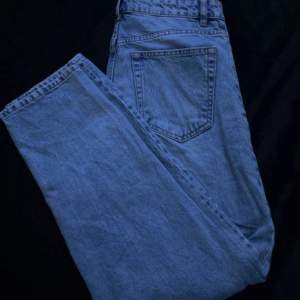 Blåa jeans från Ginatricot, säljs pga inte kommer till användning. Storlek 36. 