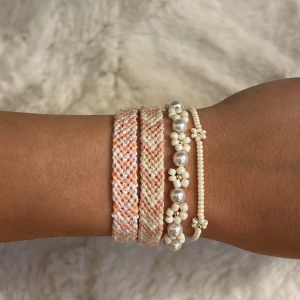 Handgjorda armband  - Handgjorda armband gjorda av mig, du väljer design och färger. 1 för 30kr 3 för 80kr, frakt 15kr. Skriv privat om du är intresserad 💞