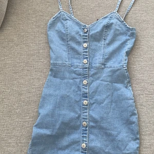 Jeans klänning  - Klänning från hm